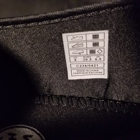 Size 9 womens shoes - Picture 3 of 4